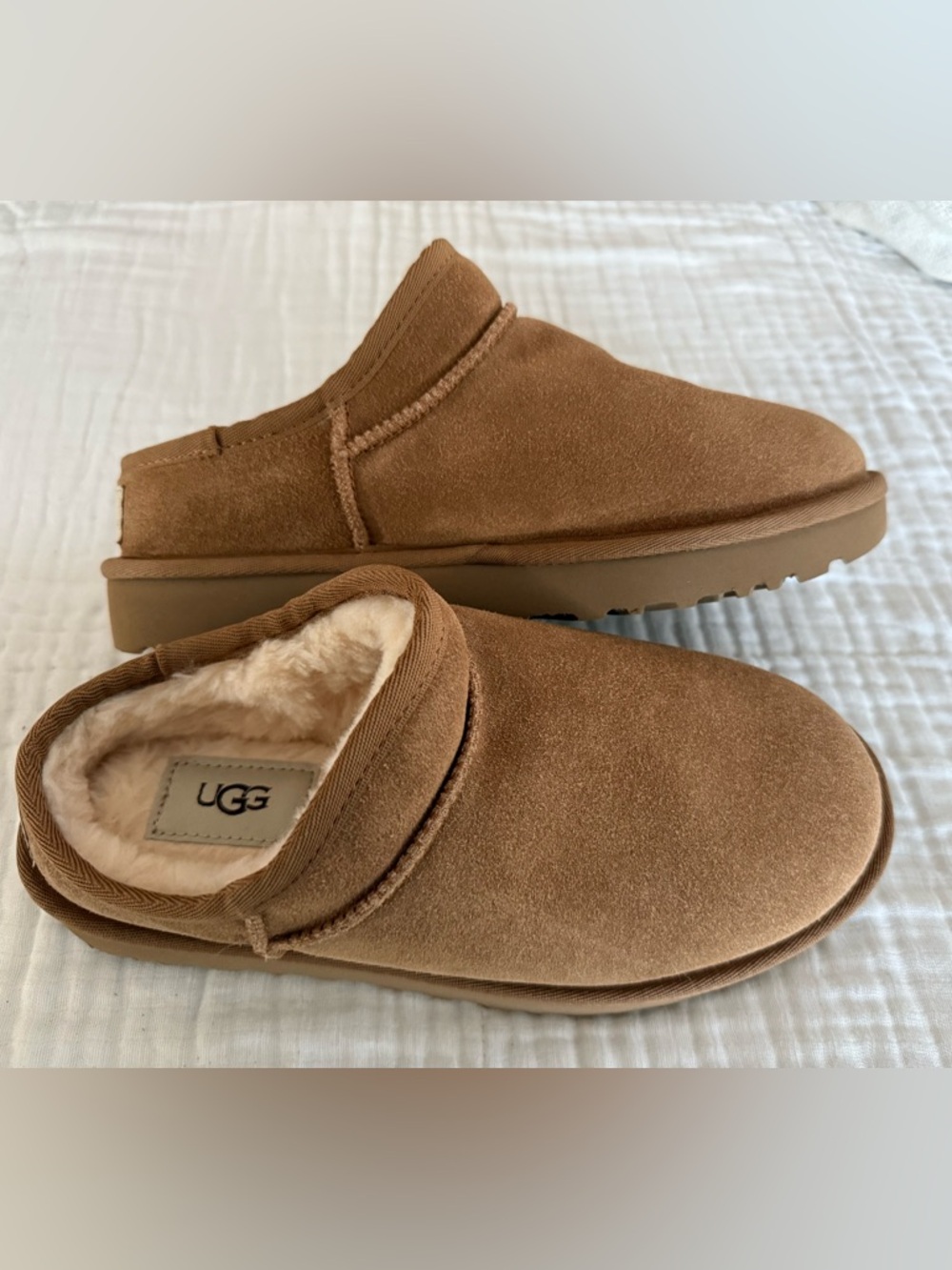 NWT UGG Classic Slippers Size 6